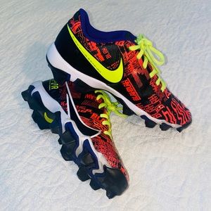 Nike Boys Football Cleats Size 4